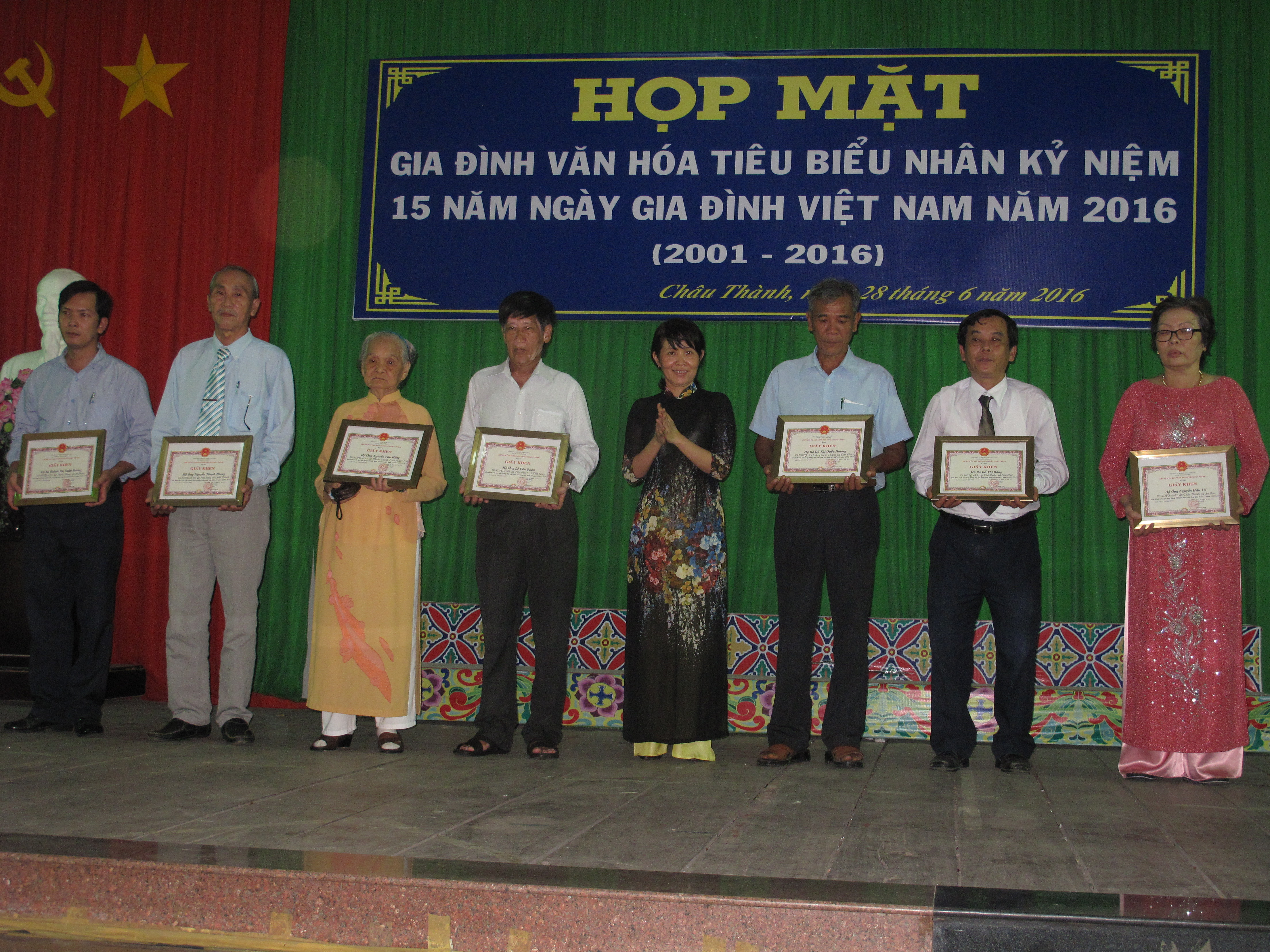 gia dinh.png