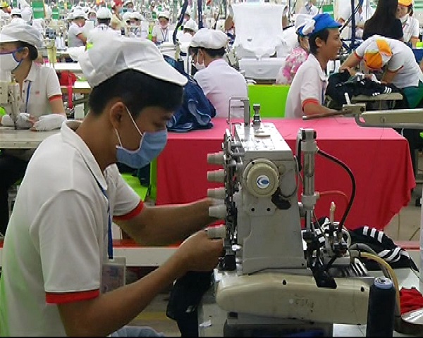 CONG NHAN MAY.JPG